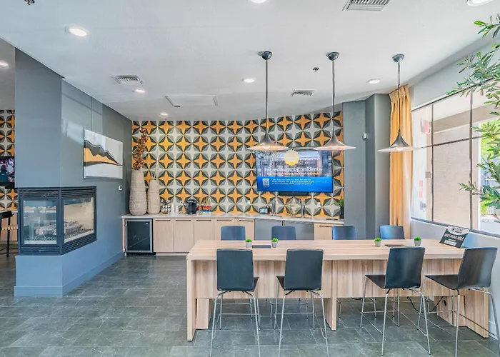 Modern 1bd Walk To Westgate Pool Gym Wd *